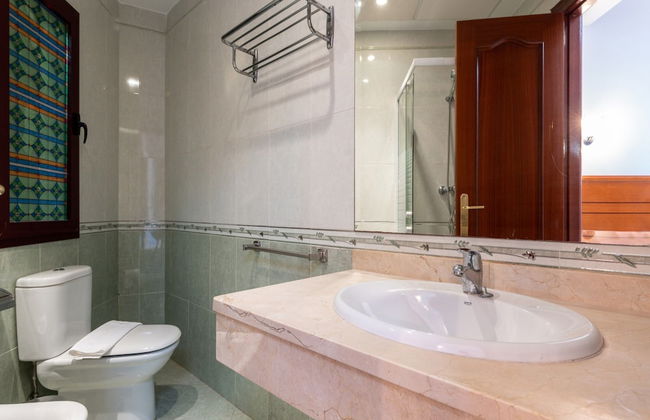 Beachfront Apartment -don Juan Manilva - Photo 12