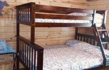 Rustic Barn Retreat w Hot Tub Game Room & FirePit - Foto 11