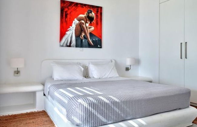 Stunning Villa With Panoramic View - Photo 5