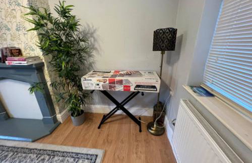 Cozy 2 Bedroom Home in Hucknall, Perfect for a Relaxing Getaway - Foto 4