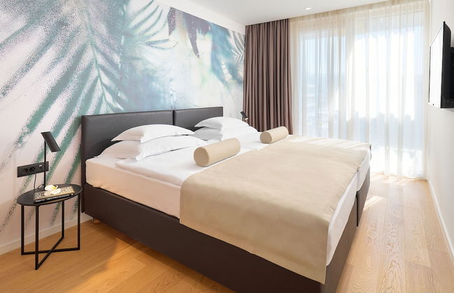 Amphora's Garden - Photo 3