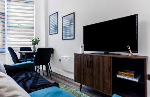 Fabulous One Bedroom Flat with Private Garden - Photo 11