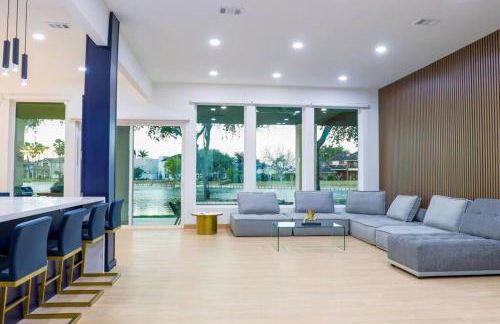 Lake Home: Relax and Unwind in Mission Hidden Gem - Photo 31