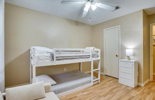 Family Getaway with Fenced Yard in Haltom City! - Foto 25