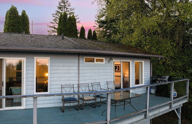 Incredible Water Views, Deck Relaxing Retreat Greenbank Getaway by Avantstay - Foto 28