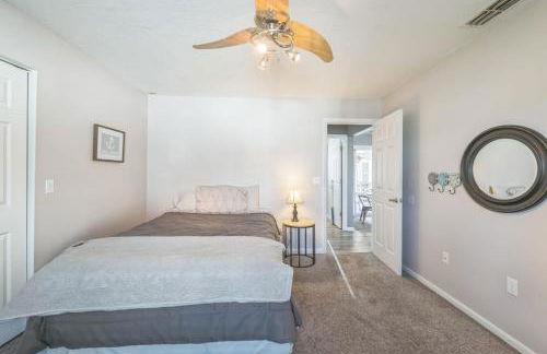 456 Stunning Canal-Front Home with Heated Pool - Foto 16