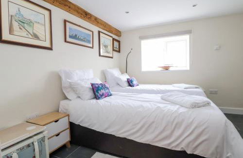 Coach House - Photo 15