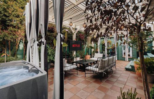 Luxe Victorian Retreat • Walk to Downtown - Foto 7