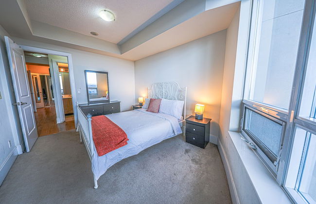 Lake View Luxury Condo by Elite Suites - Photo 5