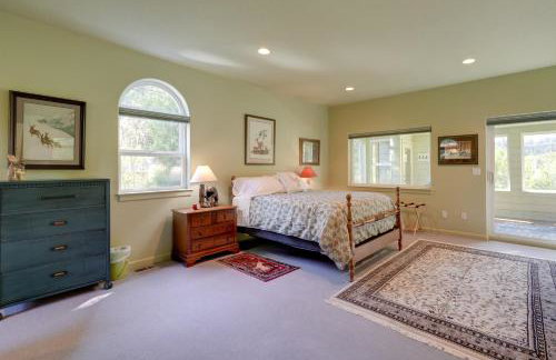 On McKenzie River! Home with Scenic Sunroom - Foto 25