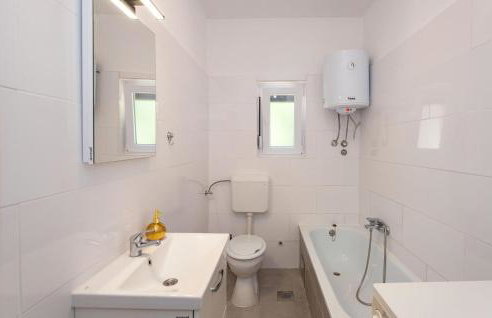 3 Bedroom Awesome Home In Rastevic - Foto 36