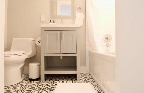 Best of Brookland Family Friendly w Private Parking - Photo 20