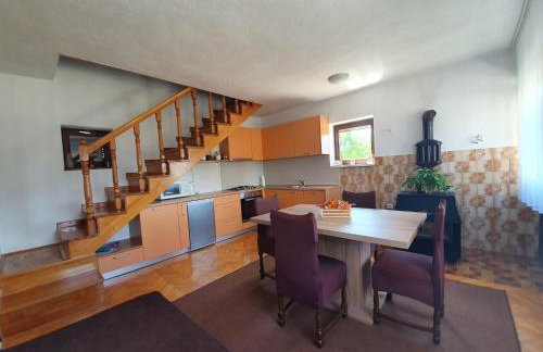 Quiet Country Side Cottage with Private Garden & WiFi near Nature Park Velebit - Foto 36