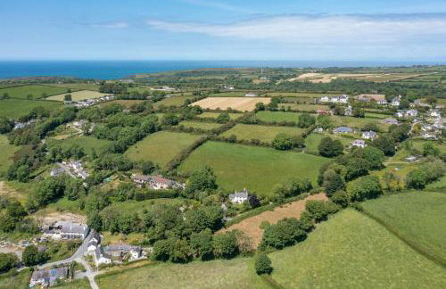 Pendre Farmhouse Llwyndafydd - Photo 23
