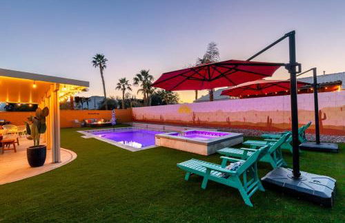 Spacious Yard, Sparkling Pool & Spa, Firepit, 9beds! - Photo 12