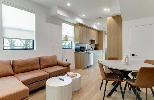 Modern Luxe Retreat Six-Bedroom - Photo 7