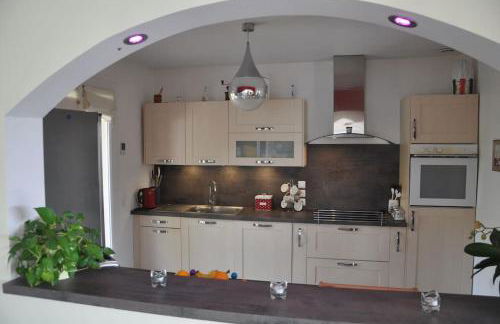 Villa Cléa, belle propriété provençale, jardin, piscine, au calme - Foto 7