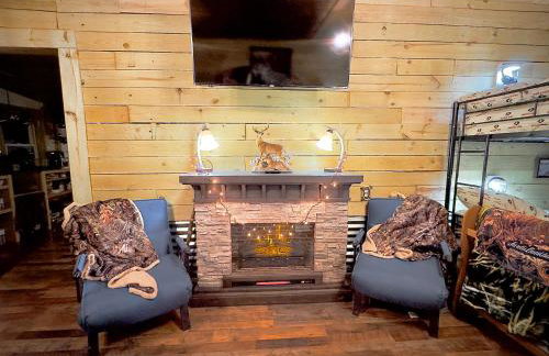 King Suite & Bunkhouse - Deer Camp - WiFi - Grill - Foto 32
