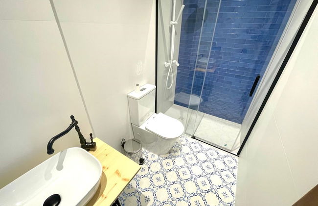 Los Angeles With 3 Bedrooms and 3 Bathrooms - Photo 17