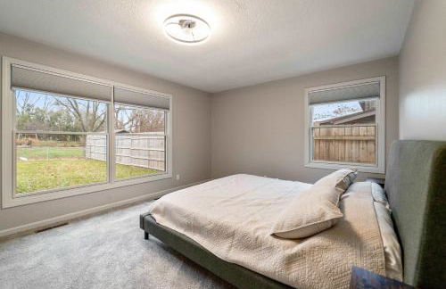 Spacious 5BR Family Home Near ISU & Attractions - Foto 16