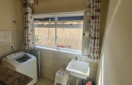 Residencial Cristina's-Apartamentos de 2-3 Quartos equipados com WiFi Garagem-Excelente Localização - Photo 32