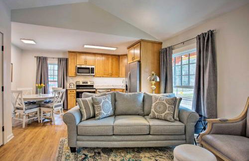 Walk to Dining Saluda Main Street Retreat! - Foto 1