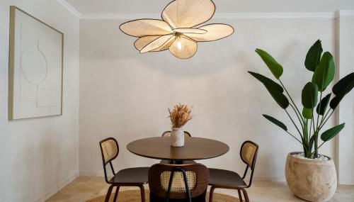 Stylish Apartment with Pool - Photo 5