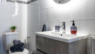 Central 3BR Apartment with Balcony - Foto 5