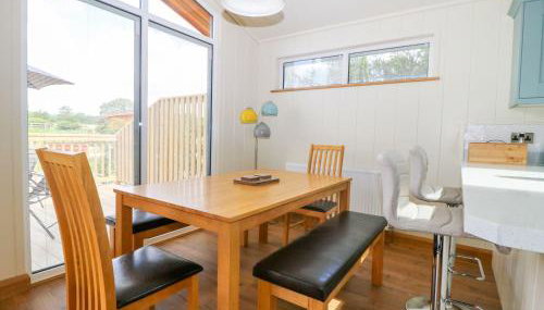 Robin Lodge - Photo 5