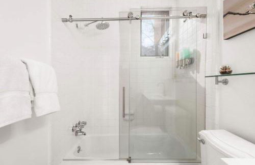 Renovated Riverfront 3 BR, 2 BA with Pool - Walk to Town! - Foto 20