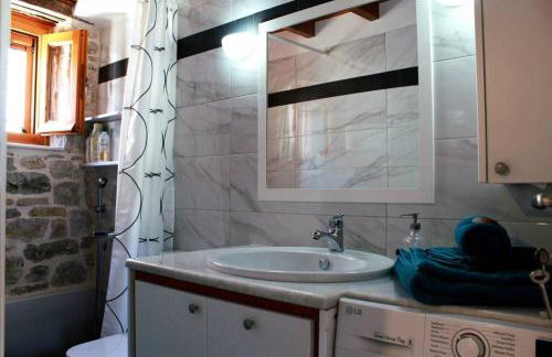 Traditional Stone House at Great Location - Foto 16