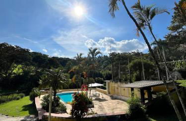 Chácara Casa Amarela - estrutura completa de lazer - ambientes elegantes e exclusivos - campo de futebol e bocha - piscina - lareiras - 10 min Rota do Vinho - Foto 61