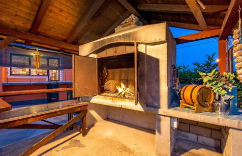 5 Bedroom Amazing Apartment In Viskovo - Photo 20