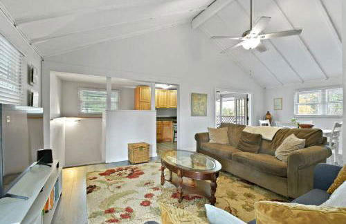 Spacious Retreat Fenced Yard Screened Deck - Photo 32