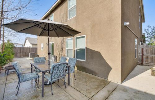 Pool Table and Patio! Spacious Merced Getaway - Foto 34