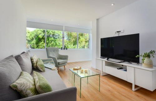 Golden Bay Apartment - Photo 5