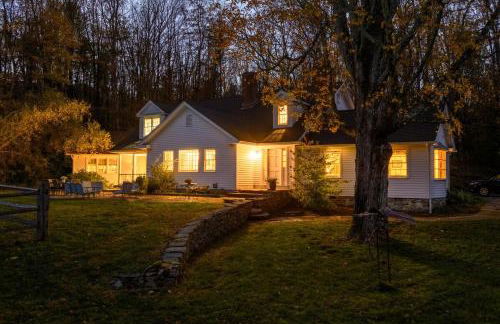 Elegant 7BR Estate with Pool & Hot Tub in Berkshires - Foto 36