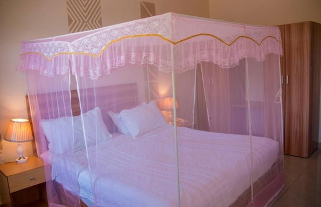 King Room With Nice Lake View - 2 People - Photo 1