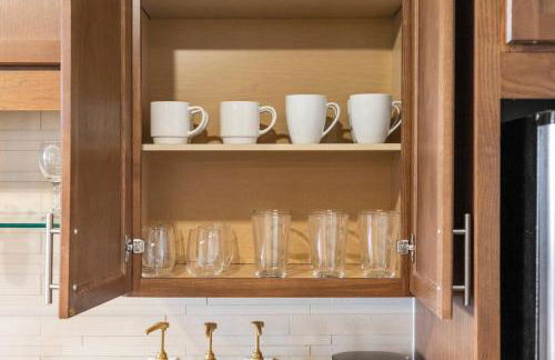 Beautiful Apt in Downtown w/Pool | Indoor Parking - Foto 20