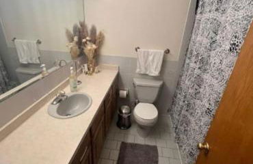 3BR-2BA Deluxe Apartment with Fireplace and Balcony - Foto 10