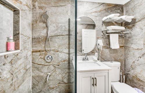 2 Mi to Naval Base Walkable Norfolk Retreat - Foto 14