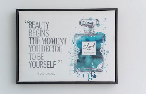 Unit 106 Stylish Condo with Free Parking and Close to Downtown - Foto 48