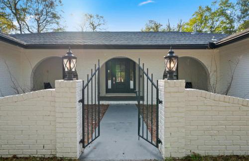 Boho Retreat with 2 Masters and Plenty of Space - Foto 1