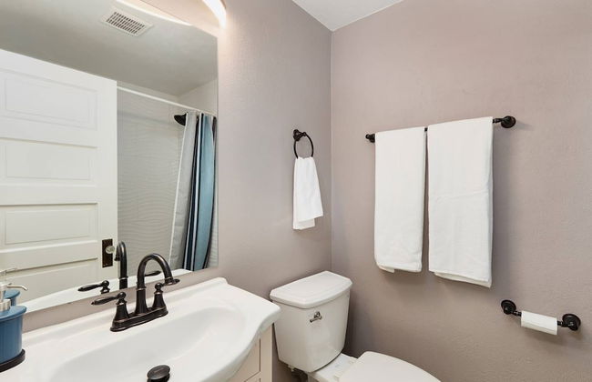 2BR Olympic Center Downtown - Photo 18