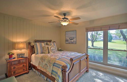 Lake Granbury Getaway! Family Home with Deck and Games - Foto 21