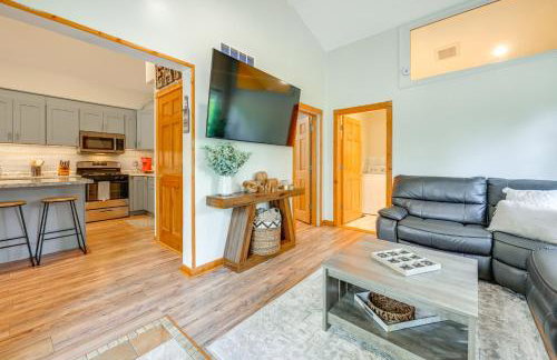 Private Hot Tub, Deck! Group Getaway in Friendship - Foto 7