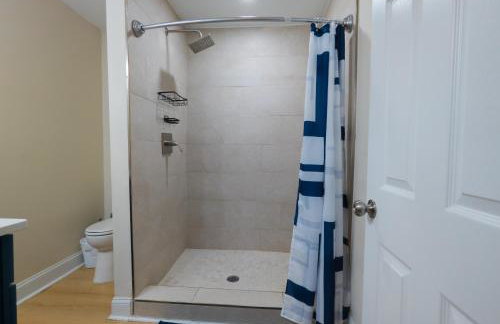 The Crestwood - 3BR Home with Parking - Near Atlanta and Stone Mountain - Photo 4