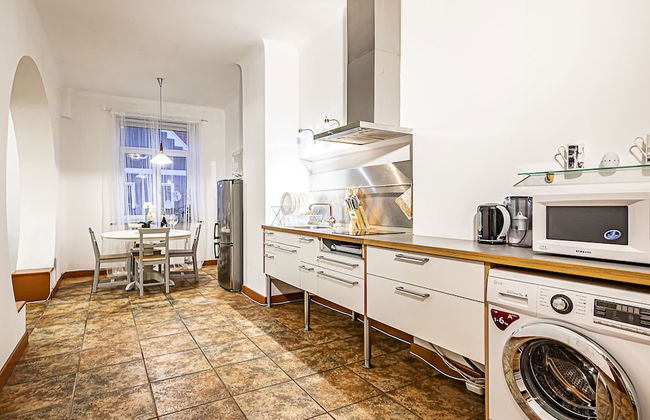 WINWINSTAY Residence in Heart of Old Town - Photo 10