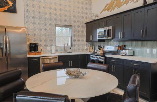 Valley View Resort Cabin #4, 2-Bed, Modern-Luxury with Hot Tub in Canaan Valley, WV - Photo 5