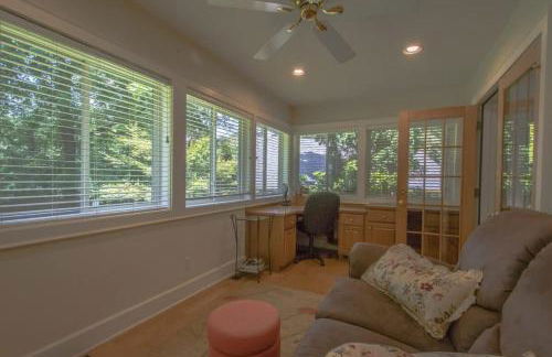 Historic 4BR Colonial with Pool Table and Fire Pit - Foto 13